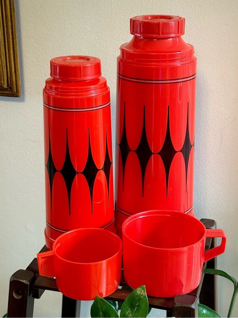 Vintage 1970s Aladdin Vanguard Thermos Set